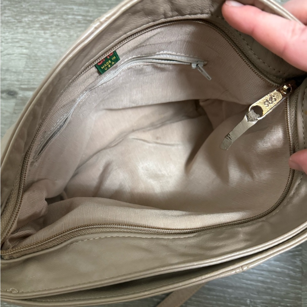 SAS Beige Leather Hand Stitched Purse Made in USA - Picture 11 of 16
